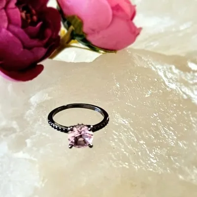 anel rodio negro circulo grande cristal rosa aro zirconias negras