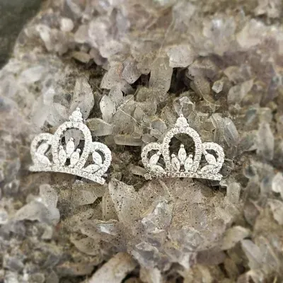 brinco ródio coroa cravejada zircônias