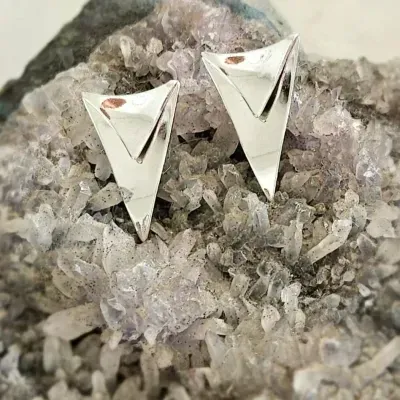 brinco rodio triangulo contrario duplo liso