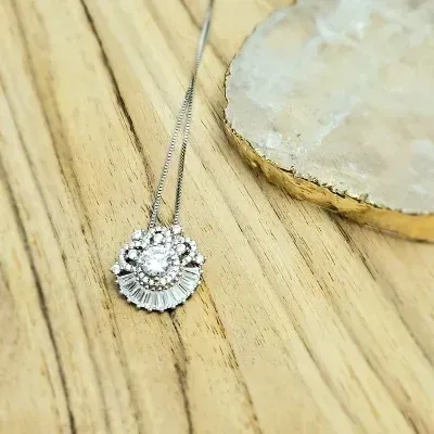 colar rodio circulo metade de baixo canutos metade de cima zirconias e meio cristal redondo