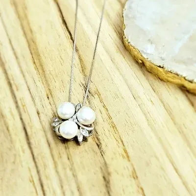 colar rodio flor lisa pontas zirconias meio 3 perolas
