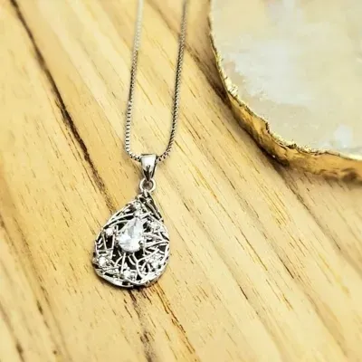 colar rodio gota trama trabalhada com uma gota cristal meio