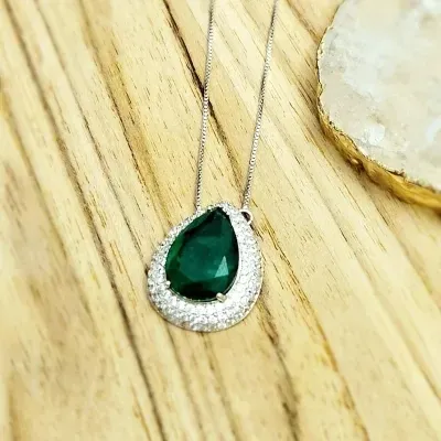 colar rodio gota verde escuro com base 3 voltas zirconias