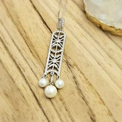 colar ródio pendulo cravejado de zircônias com 3 perolas penduradas