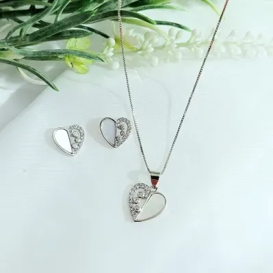 conjunto corrente prata pingente e brincos rodio coracao metade trama com zirconias e metade madreperola